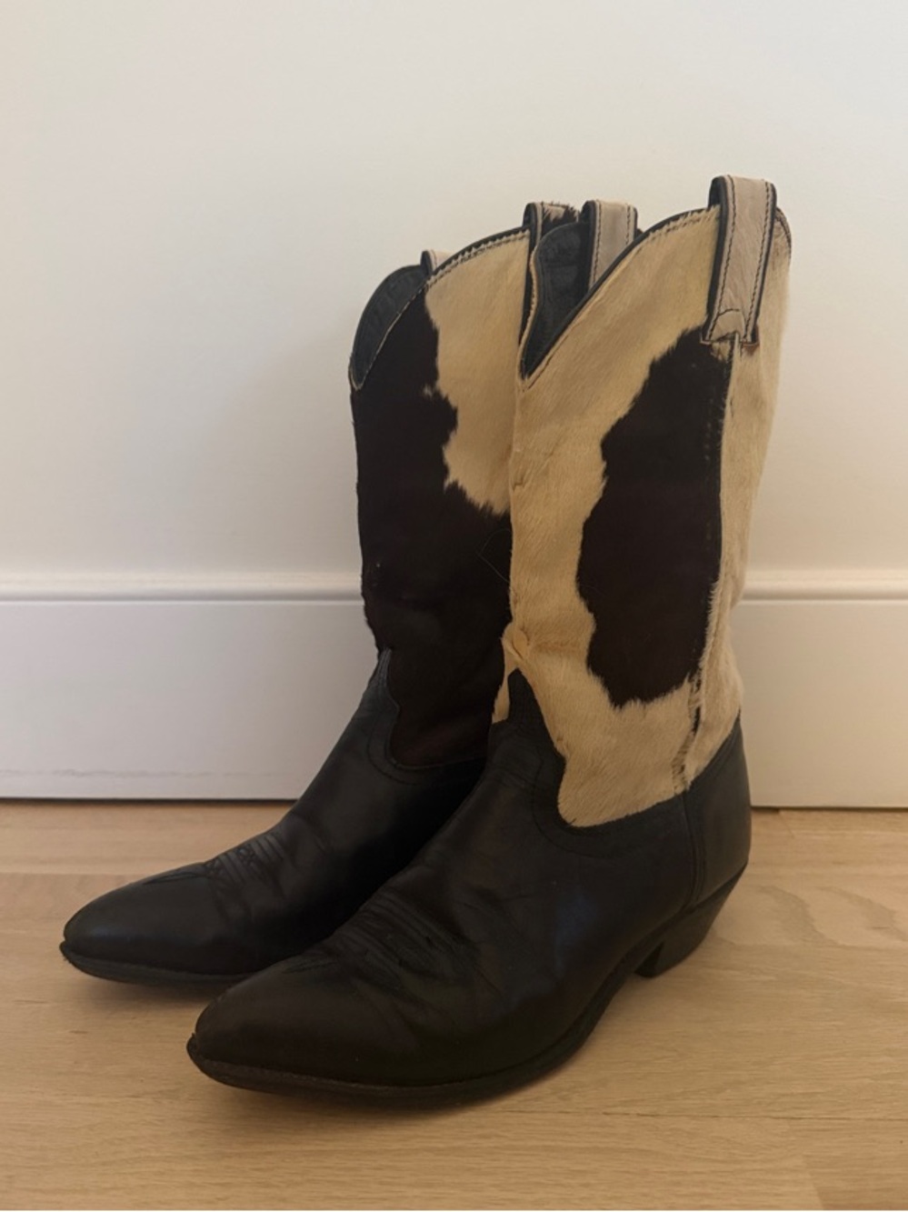 Vintage Cowhide Two-Tone Black and Cream Western Boots